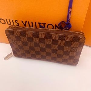 Authentic Large Louis Vuitton Zippy Wallet